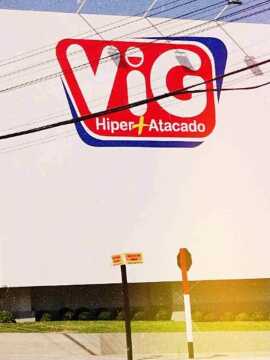 Foto de esquina do VIG Hiper Atacado.