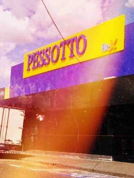 Foto da entrada frontal do supermercado Pessotto