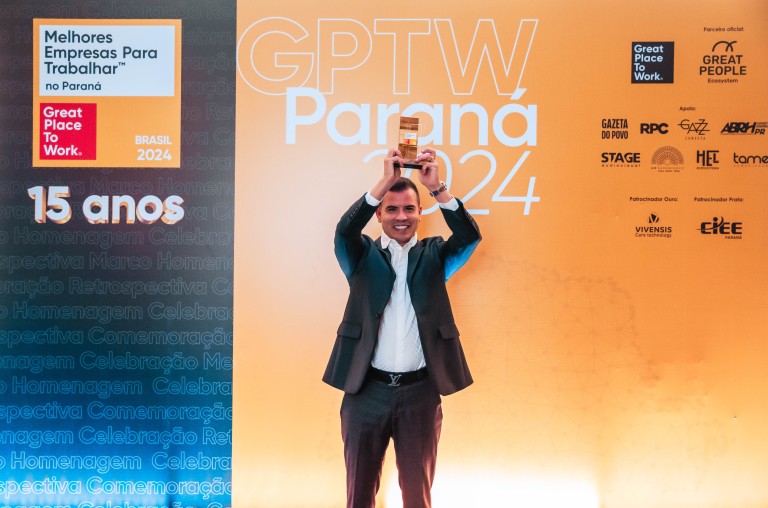 Vice-presidente Robson Tedesco na premiação do GPTW