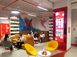 KitKat inaugura loja conceito em São Paulo com sistema da CISS