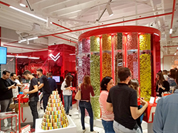 KitKat inaugura loja conceito em São Paulo com sistema da CISS